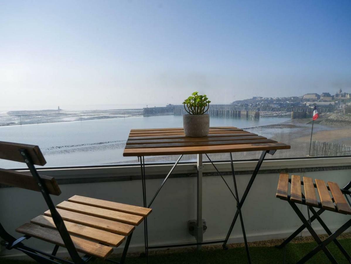 Un Balcon Sur La Mer, Acces Direct A La Plage Granville Exterior photo